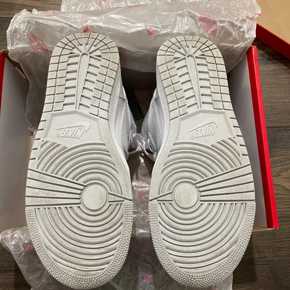 SOLD - Jordan 1 High Neutral Grey - Picture 4 of 6